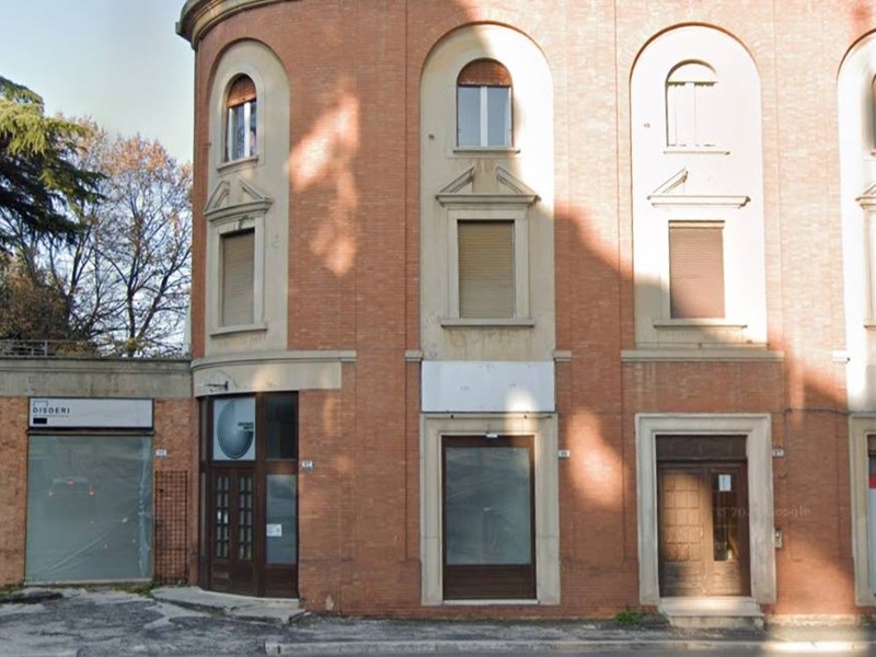 Immobile commerciale in Vendita a Macerata, 120'000&euro;, 150 m²