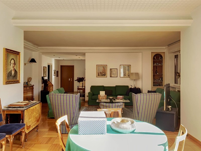 Appartamento in Vendita a Monza, 790'000€, 258 m²