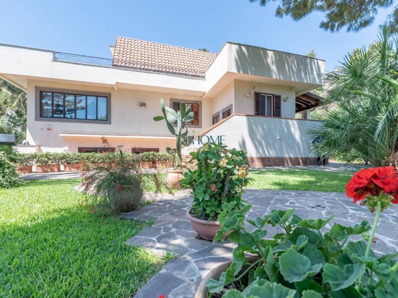 Villa in Vendita a Palermo, 1'370'000€, 452 m²