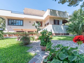 Villa in Vendita a Palermo, 1'370'000€, 452 m²