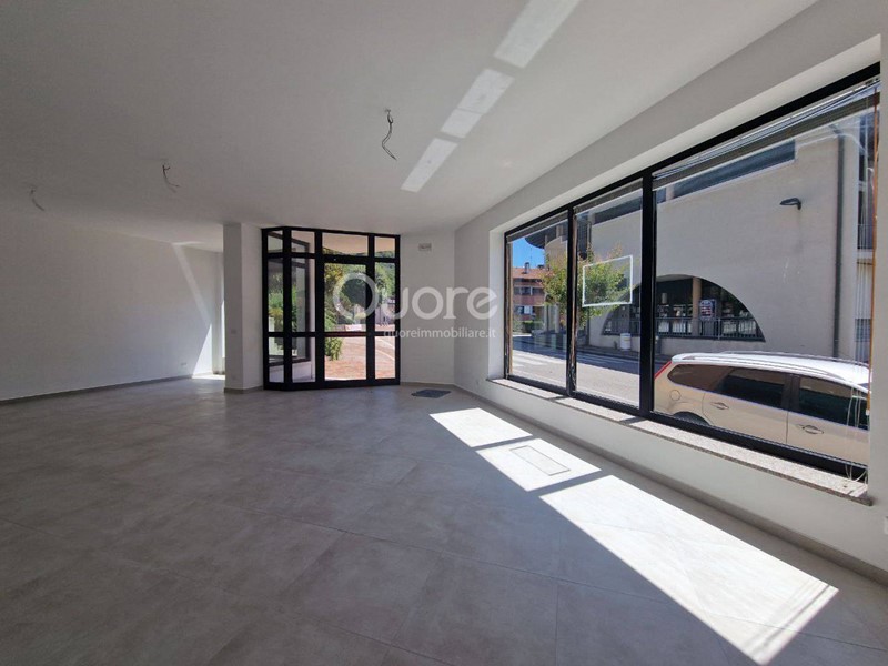 Negozio in Affitto a Magnano in Riviera, 600€, 97 m²