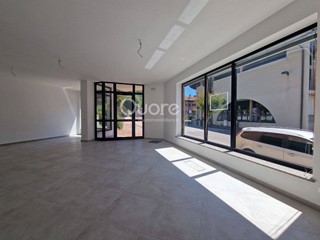 Negozio in Affitto a Magnano in Riviera, 600€, 97 m²