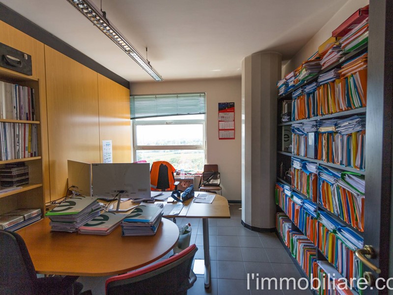 Ufficio in Affitto a Verona, 1'100€, 81 m²