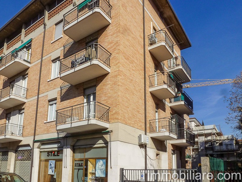 Negozio in Vendita a Verona, 75'000€, 60 m²