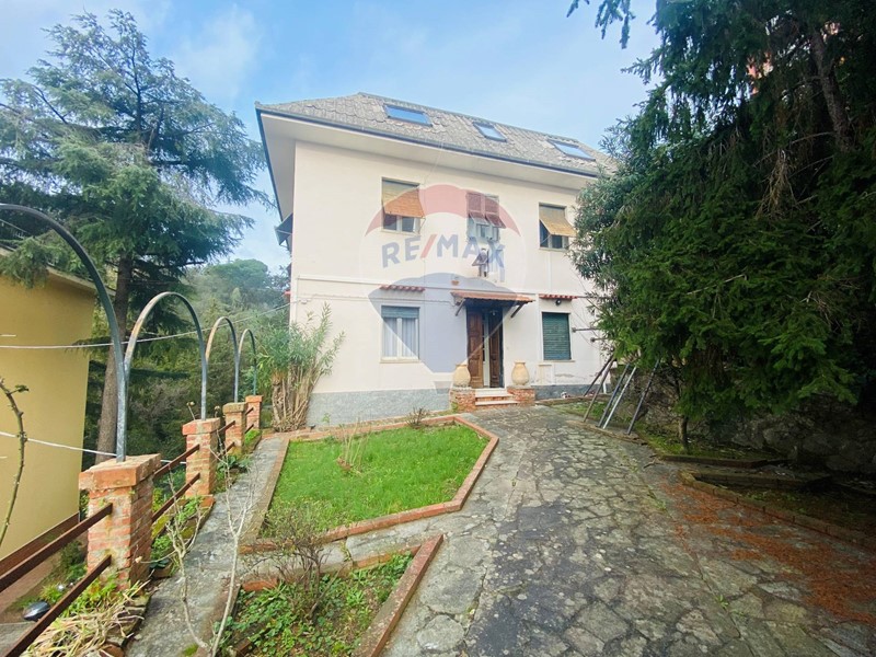 Casa Indipendente in Vendita a Chiavari, 380 m²