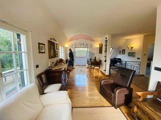 Casa Indipendente in Vendita a Chiavari, 380 m²