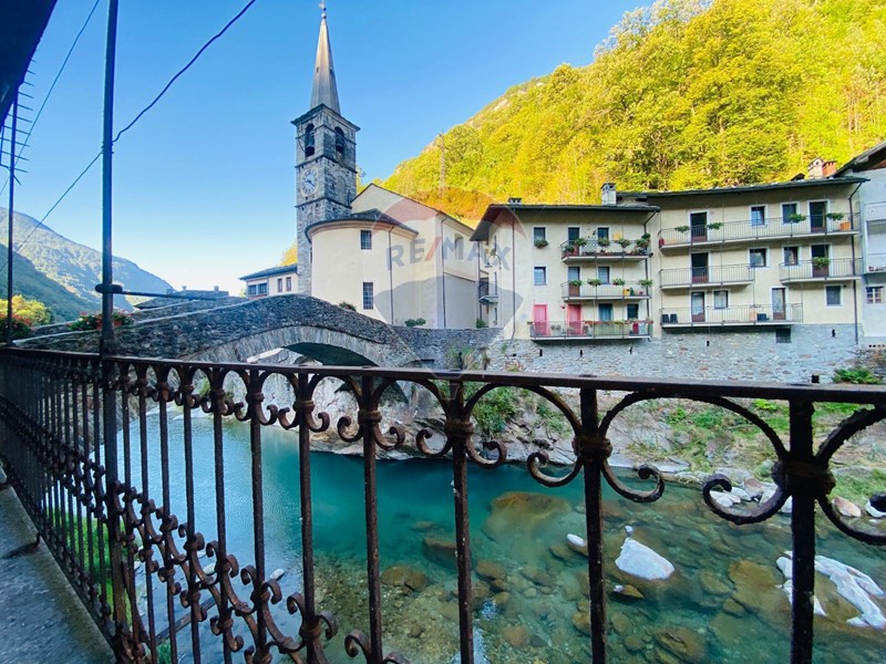 Casa Semi Indipendente in Vendita a Fontainemore, 145'000€, 300 m²