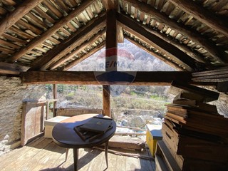 Cascina in Vendita a Fontainemore, 65'000€, 90 m²