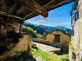 Cascina in Vendita a Fontainemore, 75'000€, 170 m²