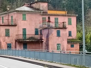 Rustico in Vendita a Mezzanego, 50'000€, 360 m²