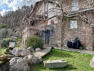 Appartamento in Vendita a Pignone, 125'000€, 152 m²