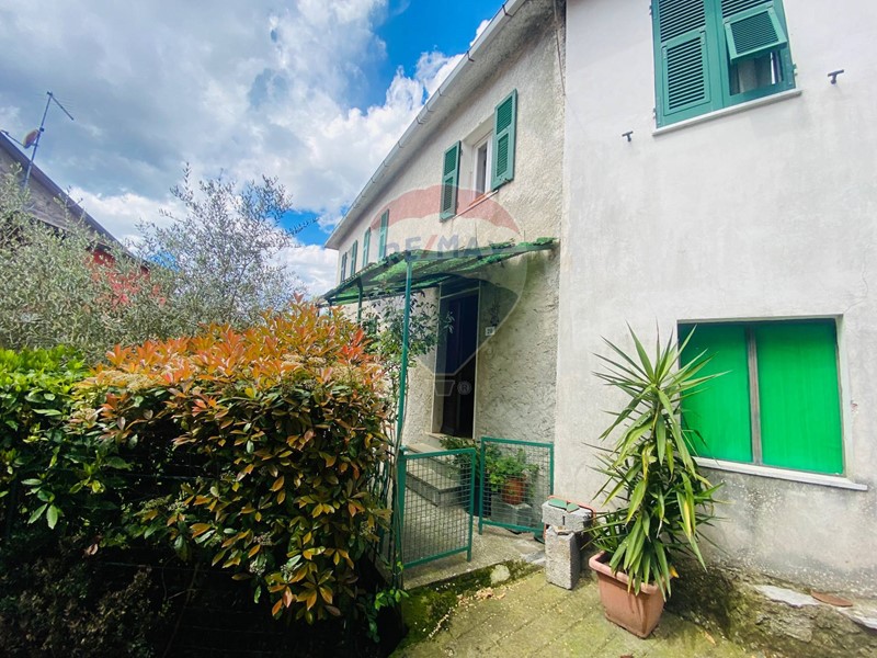 Casa Semi Indipendente in Vendita a Varese Ligure, 78'000&euro;, 160 m²