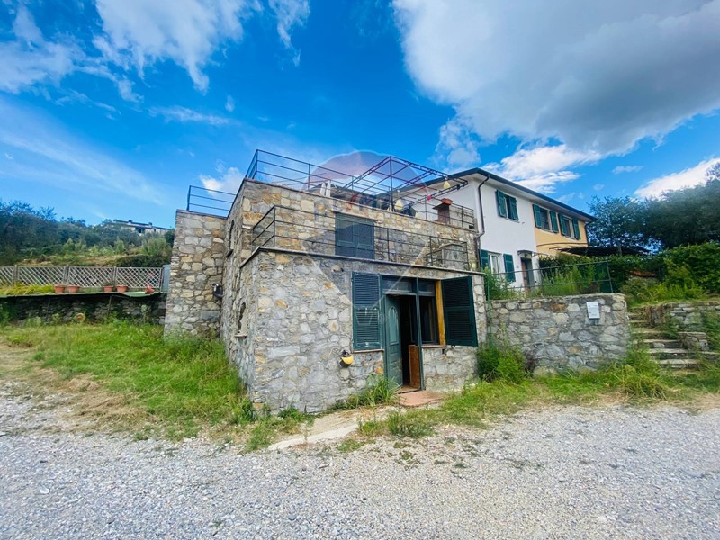 Casa Semi Indipendente in Vendita a Rapallo, 400'000€, 200 m²