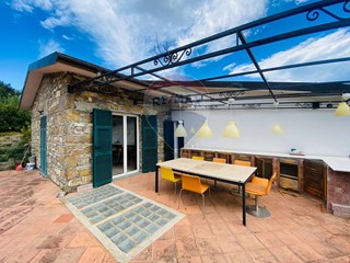 Casa Semi Indipendente in Vendita a Rapallo, 400'000€, 200 m²
