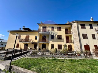 Appartamento in Vendita a Santo Stefano d'Aveto, 119'000€, 125 m²