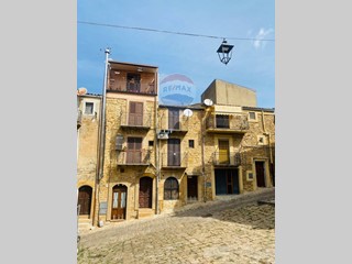 Casa Semi Indipendente in Vendita a Piazza Armerina, 60'000€, 104 m²