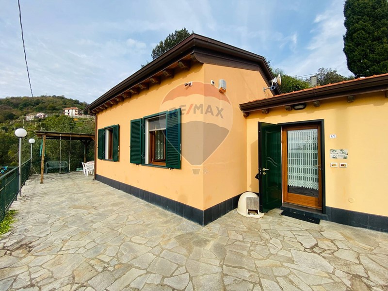 Villa in Vendita a Castiglione Chiavarese, 430'000€, 80 m²