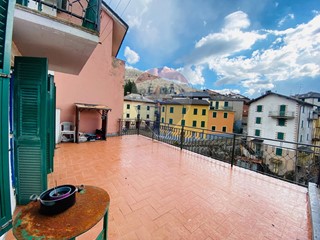 Quadrilocale in Vendita a Santo Stefano d'Aveto, 80'000€, 78 m²