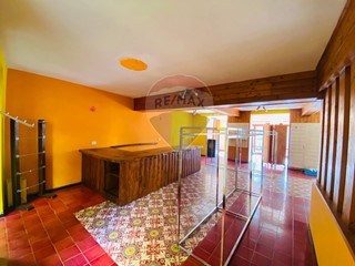 Negozio in Vendita a Santo Stefano d'Aveto, 90'000€, 94 m²