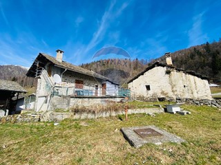 Casa Indipendente in Vendita a Fontainemore, 125'000€, 110 m²