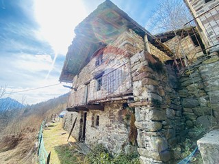 Casa Indipendente in Vendita a Fontainemore, 49'000€, 90 m²