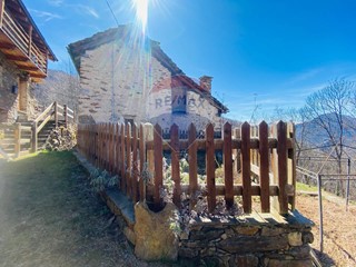 Casa Indipendente in Vendita a Fontainemore, 68'000€, 70 m²