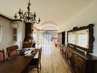 Appartamento in Vendita a Piazza Armerina, 150'000€, 250 m²