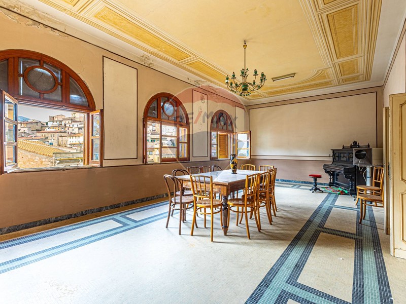 Casa Indipendente in Vendita a Ozieri, 199'900€, 374 m²