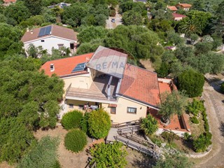 Casa Indipendente in Vendita a Sassari, 499'000€, 299 m²