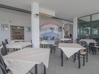 Immobile commerciale in Vendita a Sorso, 250'000€, 352 m²