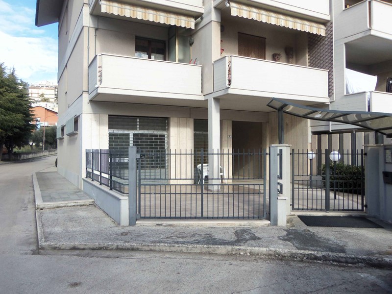 Laboratorio in Vendita a Acquaviva Picena, 55'000€, 75 m²