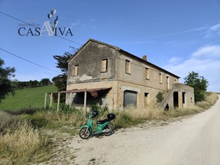 Rustico in Vendita a Acquaviva Picena, 110'000€, 300 m²