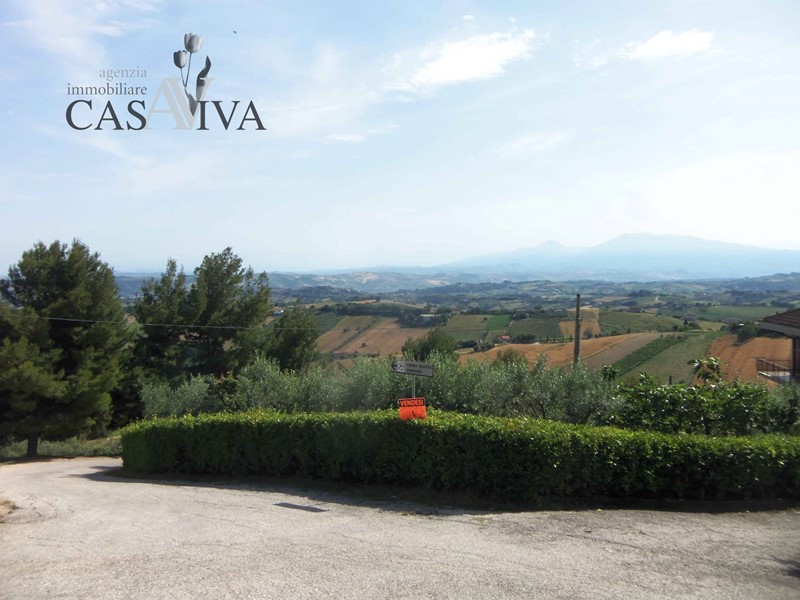 Terreno edificabile in Vendita a Acquaviva Picena, 55'000€, 930 m²