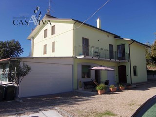Rustico in Vendita a Monsampolo del Tronto, 500'000€, 400 m²