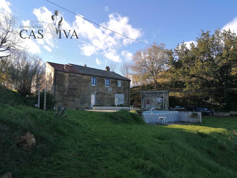 Rustico in Vendita a Acquaviva Picena, 110'000€, 300 m²