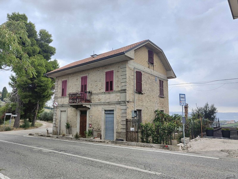 Casa Indipendente in Vendita a Monteprandone, 175'000€, 268 m²