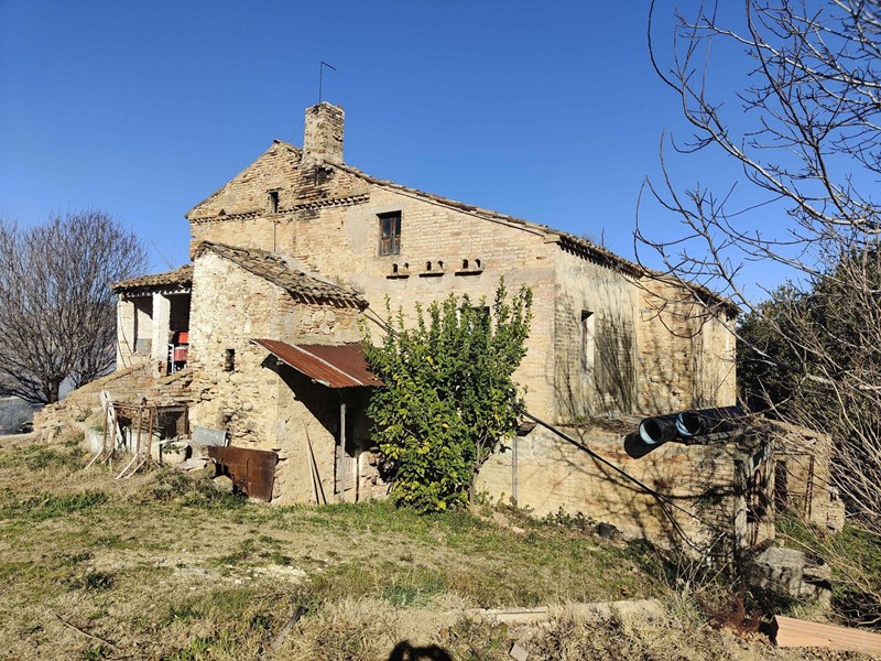 Rustico in Vendita a Acquaviva Picena, 180'000€, 300 m²
