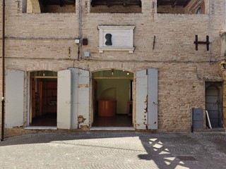 Immobile commerciale in Vendita a Acquaviva Picena, 100'000€, 75 m²