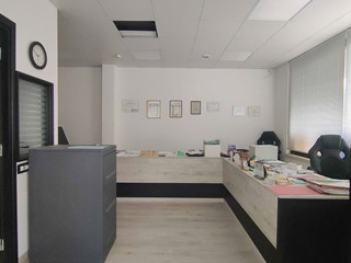 Ufficio in Vendita a Acquaviva Picena, 115'000€, 166 m²