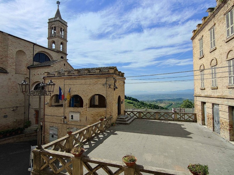 Casa Semi Indipendente in Vendita a Acquaviva Picena, 80'000€, 184 m²