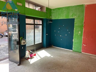 Negozio in Affitto a Chivasso, 1'000€, 45 m²