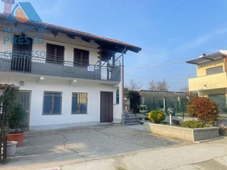 Appartamento in Vendita a Chivasso, 98'000€, 90 m²
