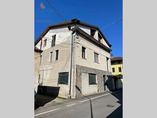 Casa Indipendente in Vendita a Rondissone, 174'000€, 200 m²