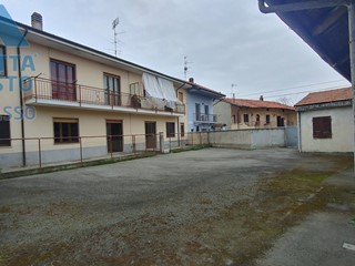 Casa Semi Indipendente in Vendita a Rondissone, 200'000€, 500 m²