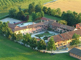 Rustico in Vendita a Robecco sul Naviglio, 1'790'000€, 2000 m²