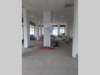 Negozio in Vendita a Pero, 450'000€, 425 m²