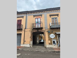 Trilocale in Vendita a Carinola, 80'000€, 230 m²