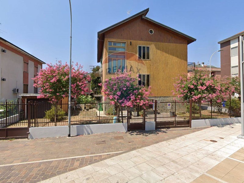 Casa Semi Indipendente in Vendita a Pero, 399'000€, 130 m²