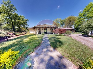 Villa in Vendita a Bernate Ticino, 620'000€, 230 m²