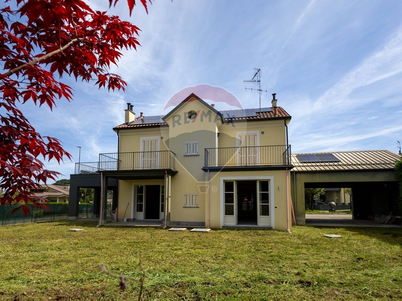Villa in Vendita a Canelli, 279'000&euro;, 280 m²